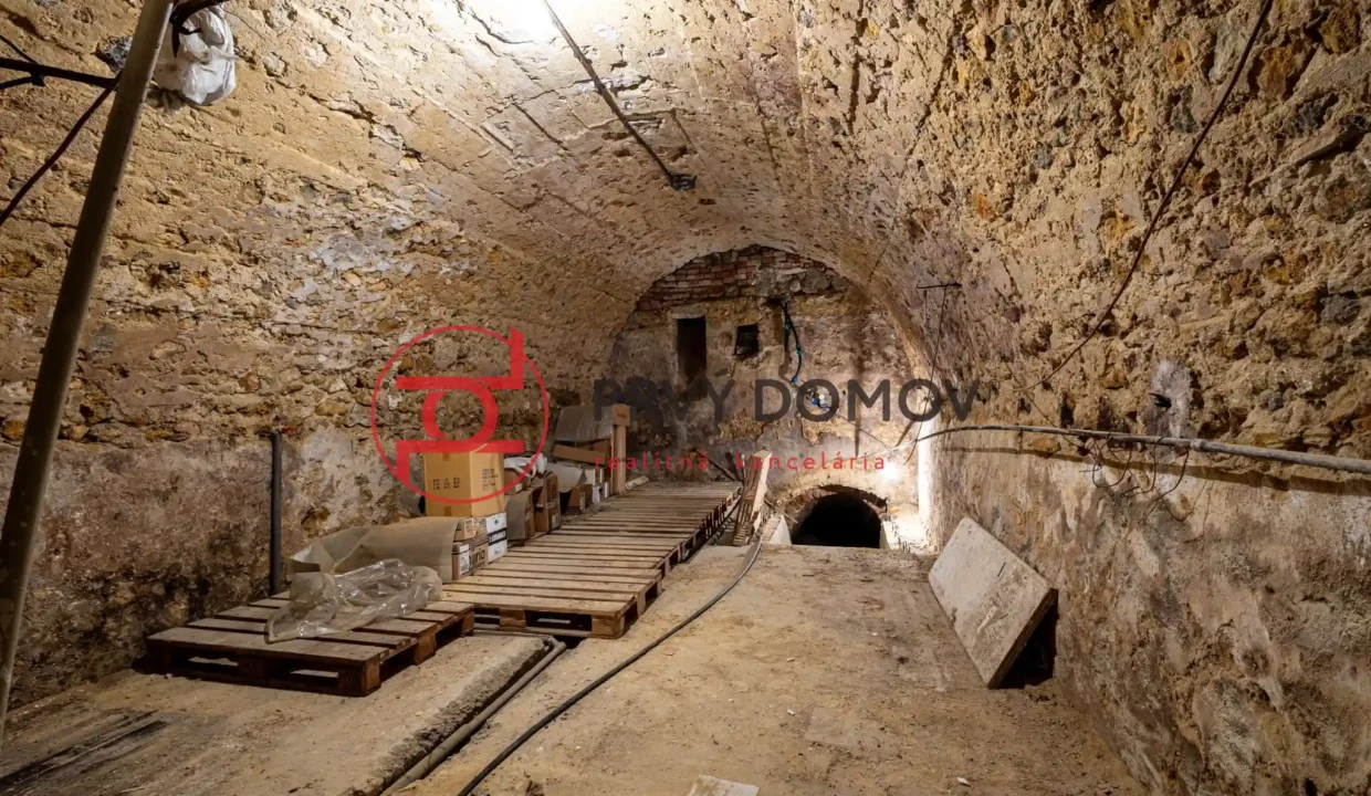Hlohovec M.R.Štefánika dom18