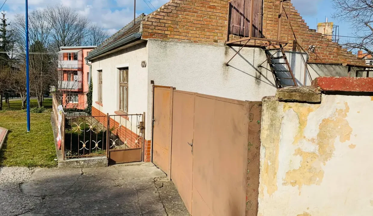 2-izbovy-rodinny-dom-pozemok-619-m2-spacince-45