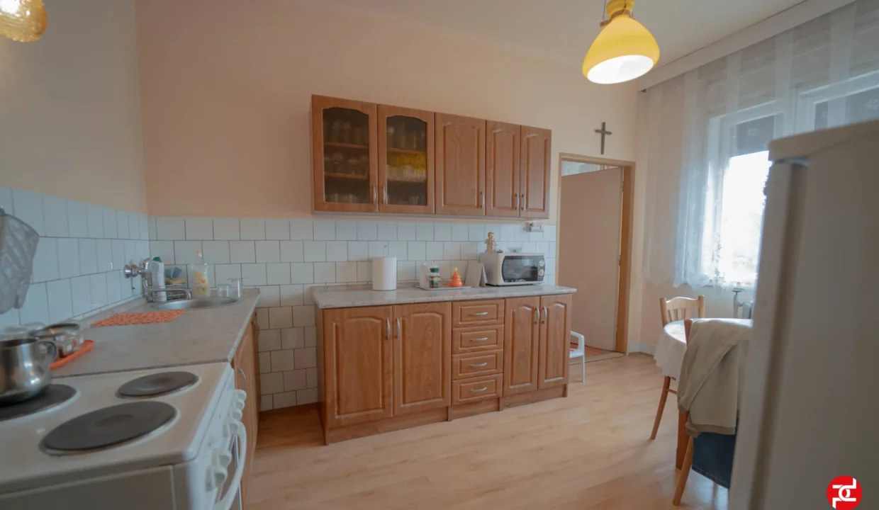 3-izbovy-rodinny-dom-pozemok-678-m2-hrnciarovce-nad-parnou-45