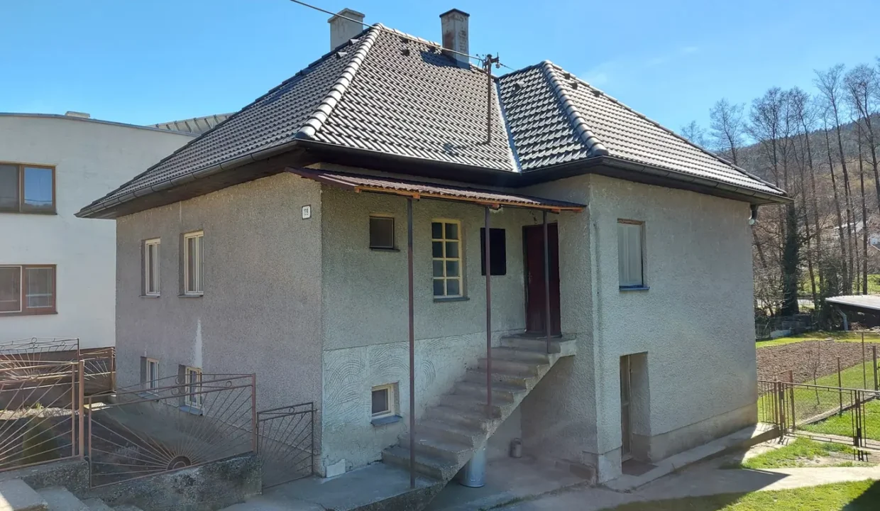 5-izbovy-rodinny-dom-pozemok-1076-m2-horne-hamre-02