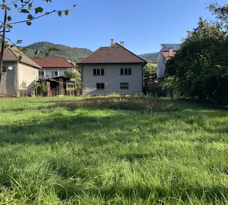 5-izbovy-rodinny-dom-pozemok-1076-m2-horne-hamre-21
