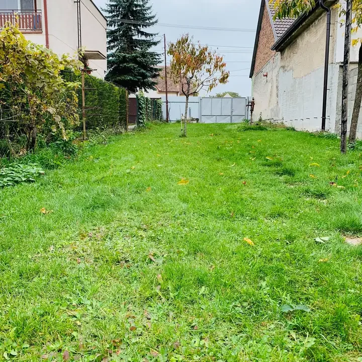 rovinaty-stavebny-pozemok-781-m2-spacince-02