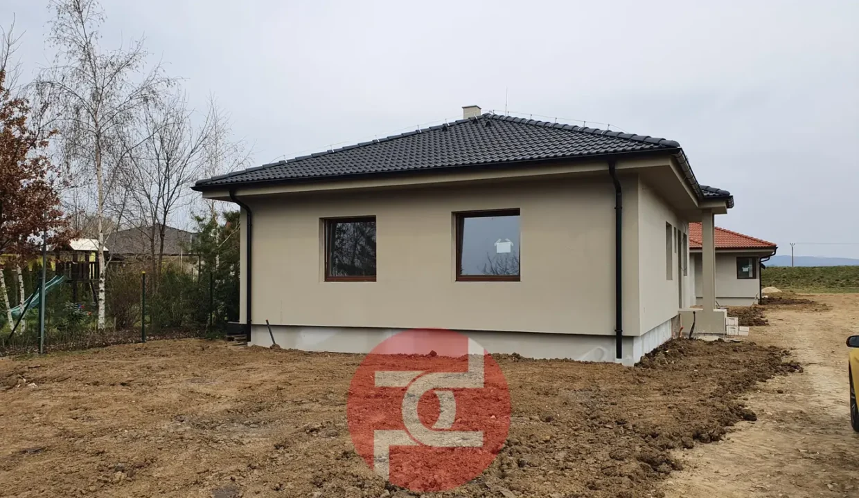 skolaudovany-4-izbovy-bungalov-uzitkova-plocha-90-radosinska-luzianky-14