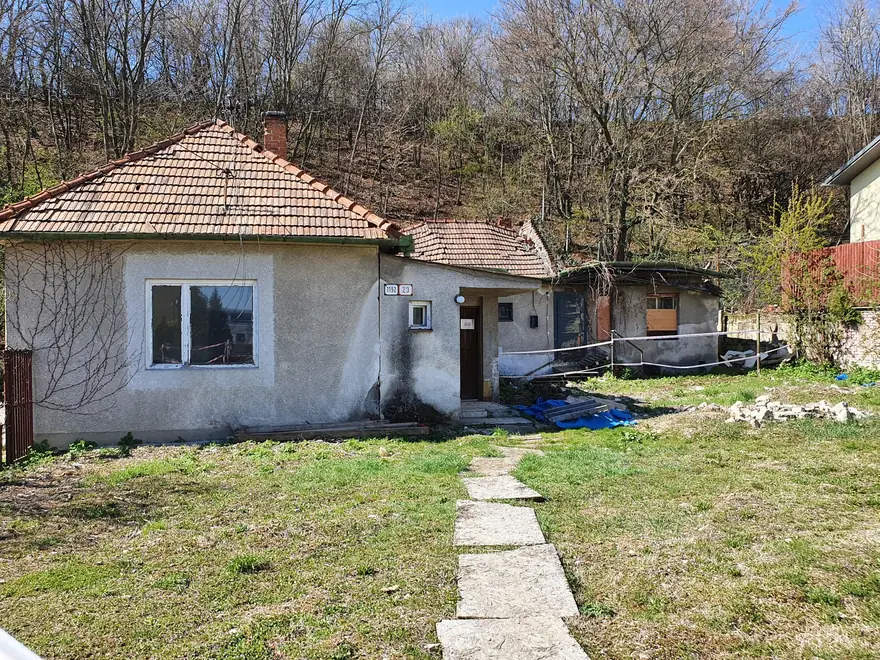 stavebny-pozemok-1300-m2-topolcany-06