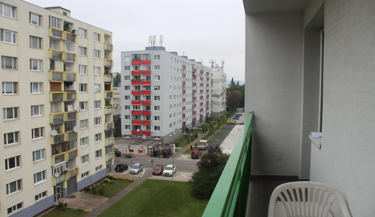 utulny-2-izbovy-byt-52-m2-nobelova-nove-mesto-01