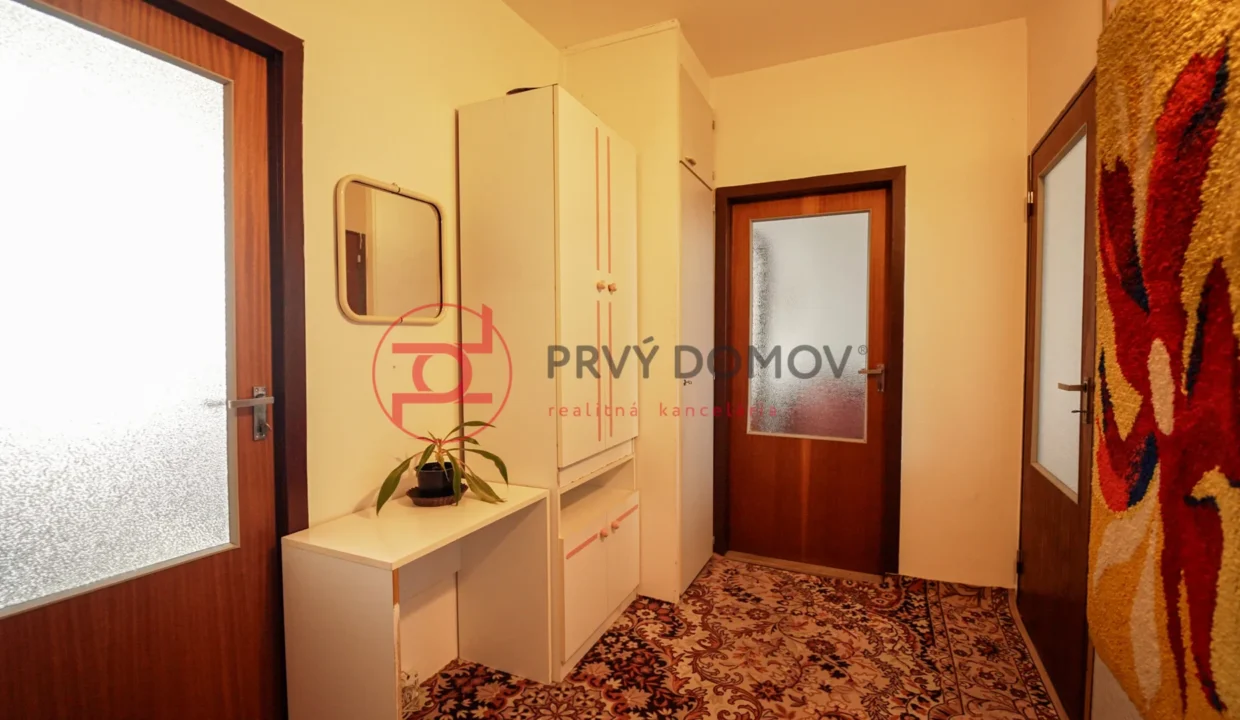 velky-3-izbovy-byt-s-garazou-75-16-m2-hlavna-galanta-02