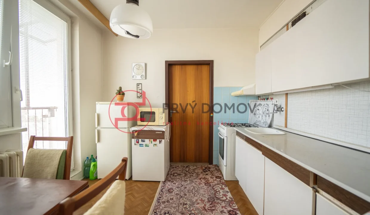 velky-3-izbovy-byt-s-garazou-75-16-m2-hlavna-galanta-13