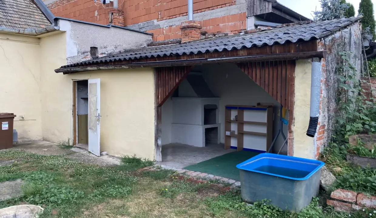 velky-3-izbovy-rodinny-dom-pozemok-782-m2-levice-09