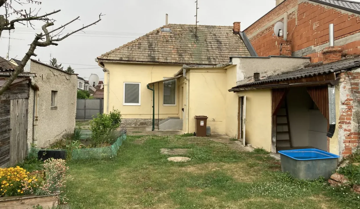 velky-3-izbovy-rodinny-dom-pozemok-782-m2-levice-12