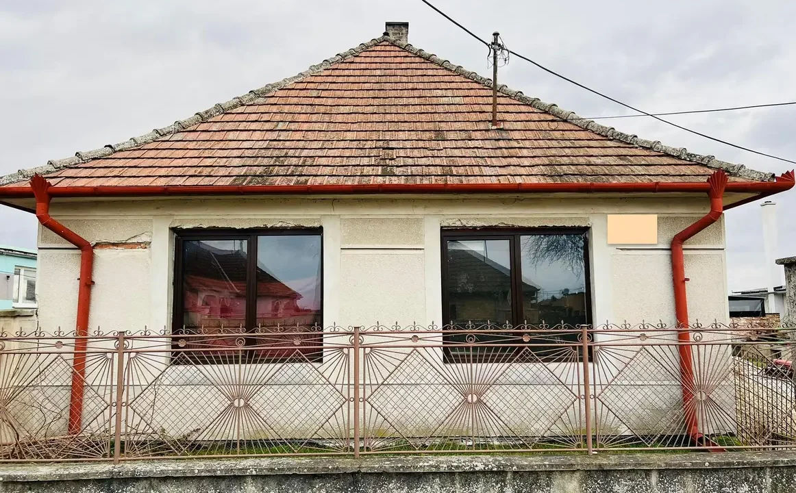 velky-4-izbovy-rodinny-dom-pozemok-1440-m2-horne-saliby-01