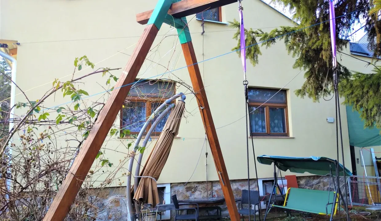 velky-4-izbovy-rodinny-dom-pozemok-628-m2-modra-03