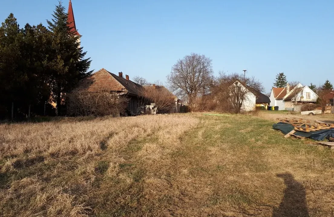 velky-5-izbovy-rodinny-dom-pozemok-1836-m2-cierny-brod-01